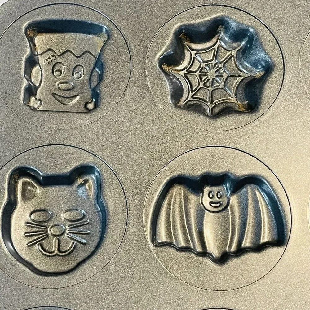 Wilton Non Stick Treat Cookie Baking Mold Pan Halloween Fall Ghost Cat Spider - Picture 5 of 9